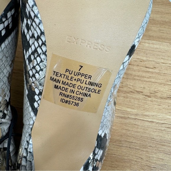 Express Snake Reptile Print Heeled Mules Shoes Ivory Gold 7 New Pointed‎ Toe - Picture 9 of 11